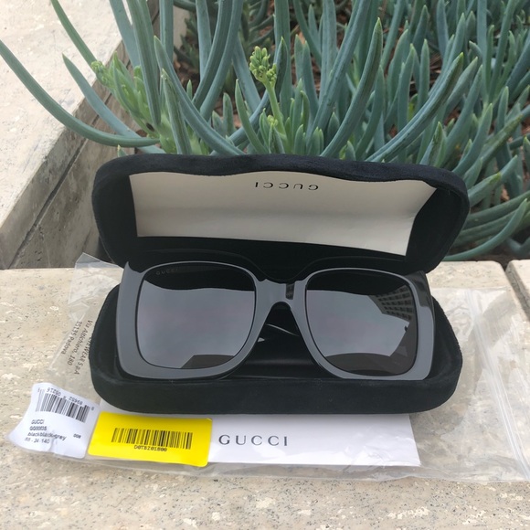gucci gg083s